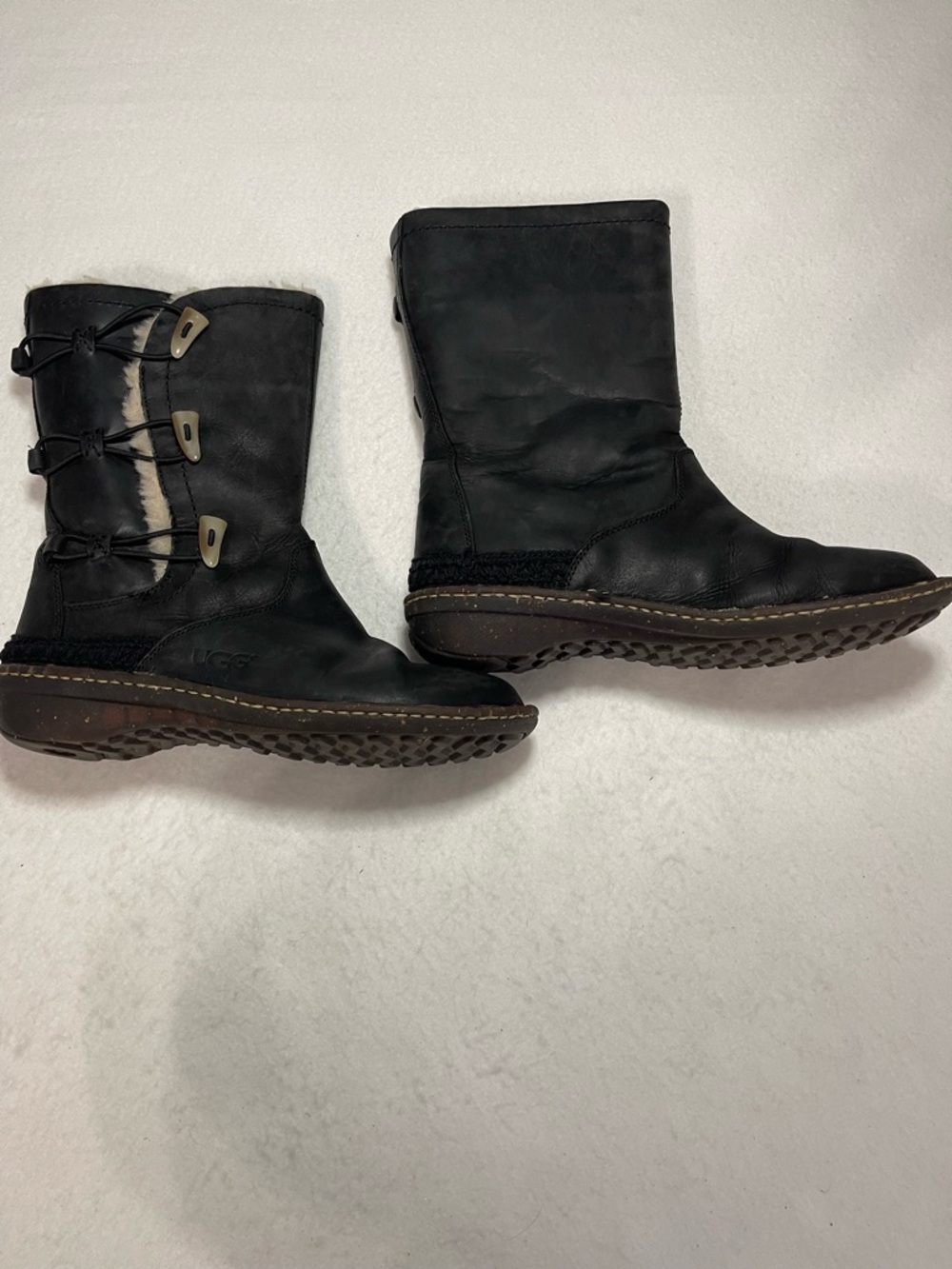UGG Kona Black Toggle‎ Leather Shearling Lined Tasmin Boots 10